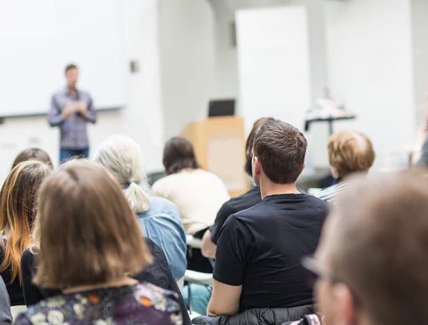 estudantes em aula