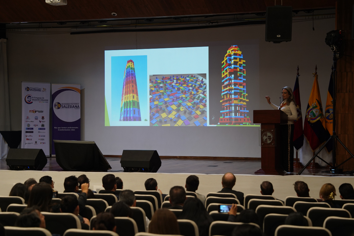 Palestra da Reitora do UniSales - Centro Universitário Salesiano, profa. Dra. Carmen Luiza da Silva, no VI Congresso de Educação Salesiana, da Universidade Politécnica Salesiana, em Quito, no Equador